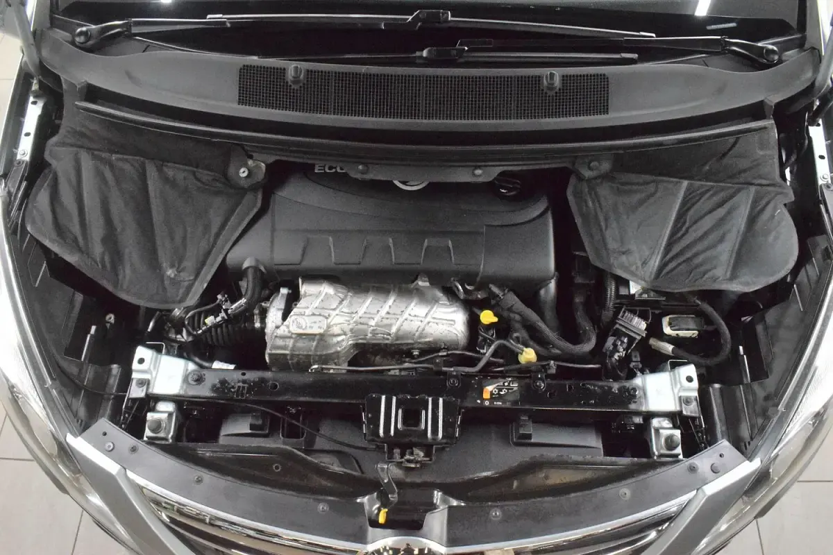 Used Vauxhall Zafira SRi 170 HP (125 kW) 2013 Silver MPV