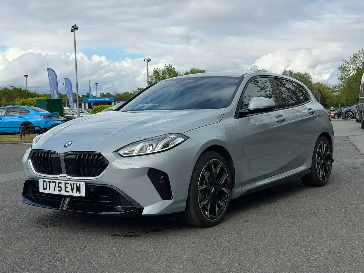 Neu BMW 120 M Sport 168 PS (123 kW) 2026 Grau Kleinwagen
