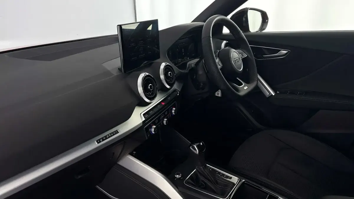 Używany Audi SQ2 Black Edition 300 KM (220 kW) 2025 Czerwony SUV