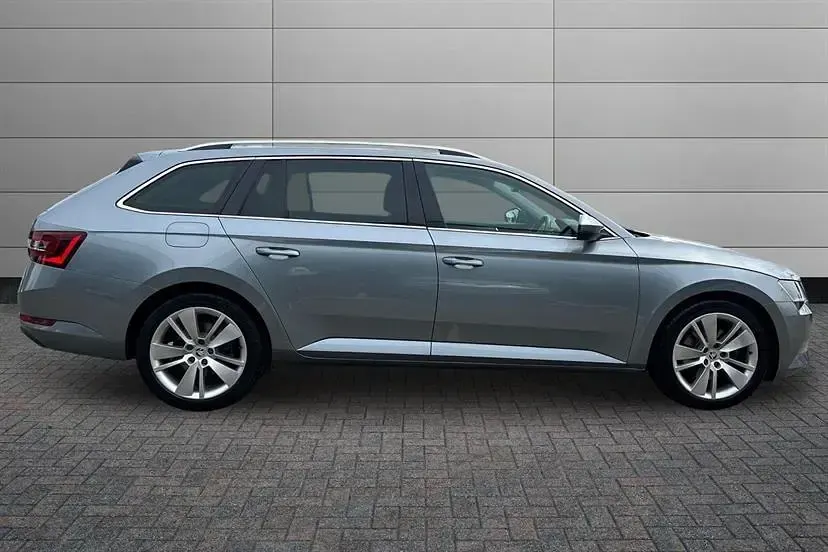 Used Skoda Superb SE L Executive 150 HP (110 kW) 2018 Grey Estate