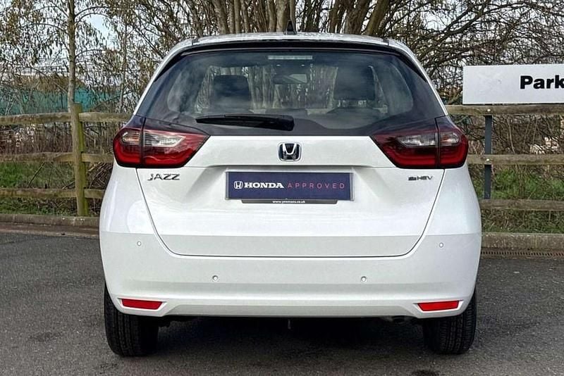 Used Honda Jazz Hybrid 109 HP (80 kW) 2022 White Hatchback