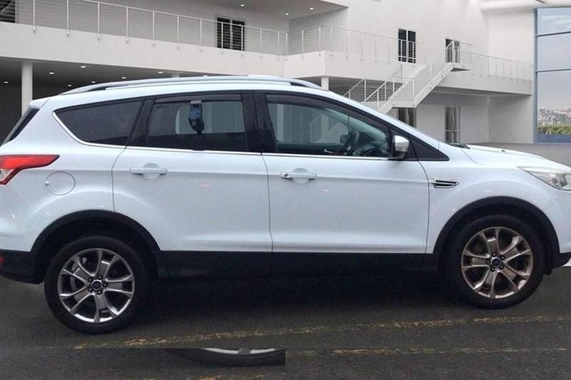 Frozen white Used 2014 Ford Kuga Zetec SUV | £6,275 (Fair price) - Image 1/1