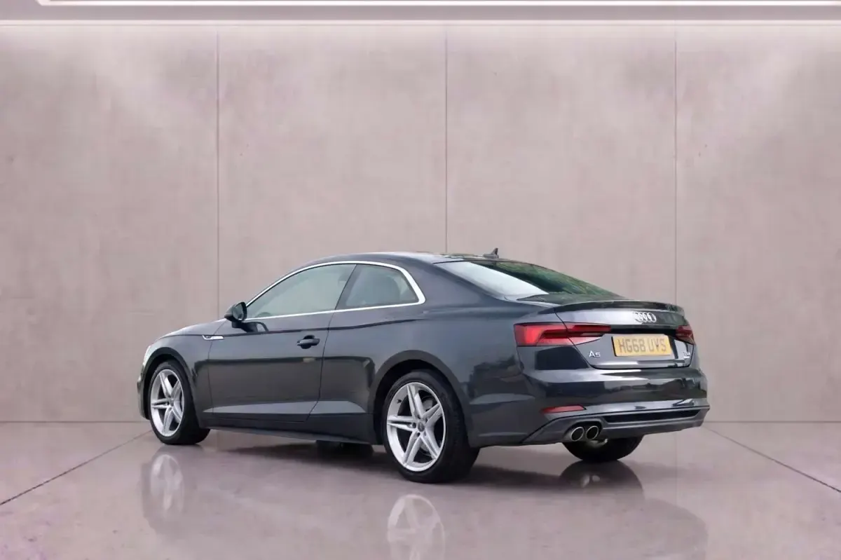 Usado Audi A5 S-Line 190 HP (139 kW) 2019 Cinzento Coupé