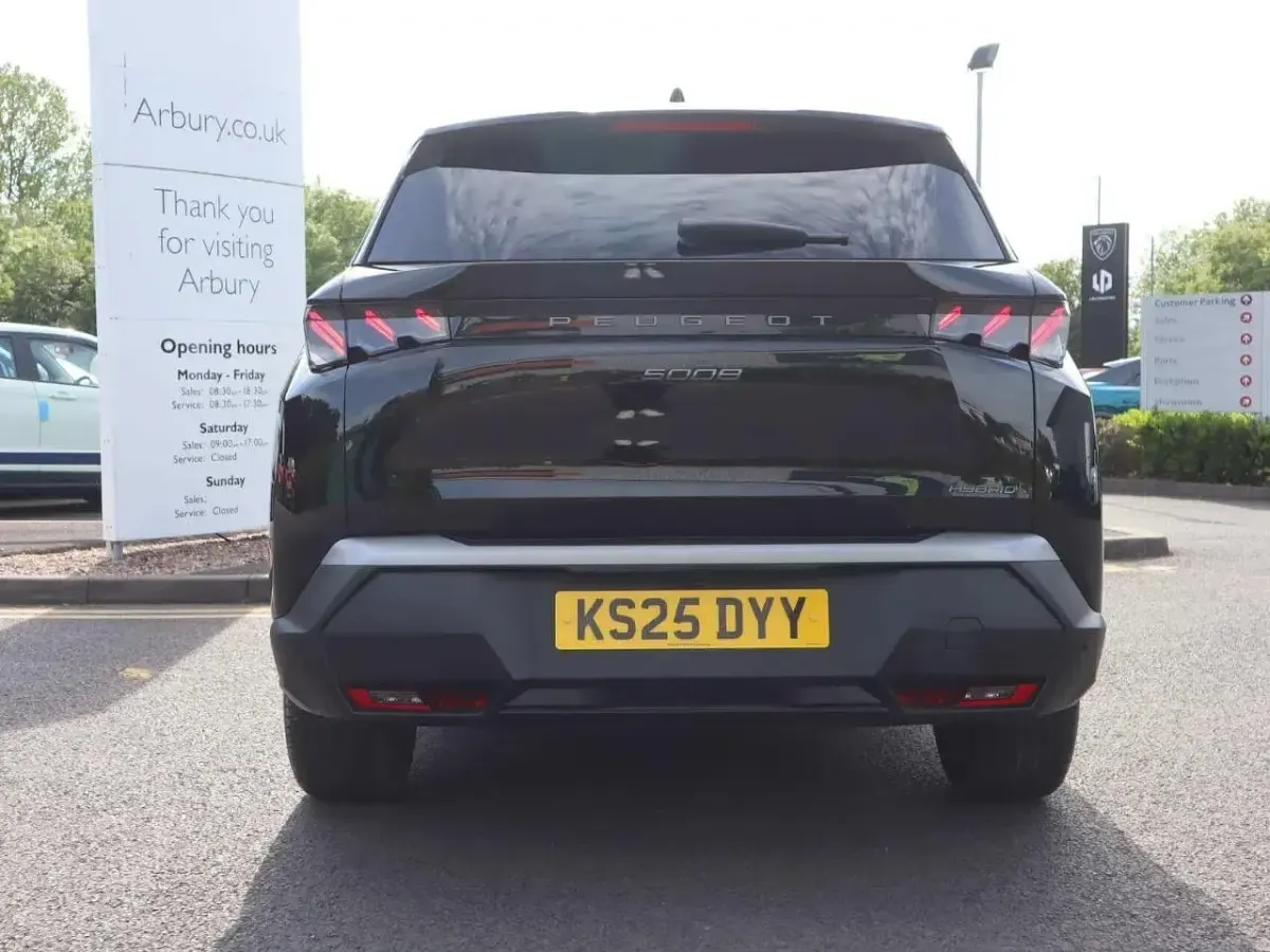 Usado Peugeot 5008 GTi 134 HP (98 kW) 2025 Preto SUV
