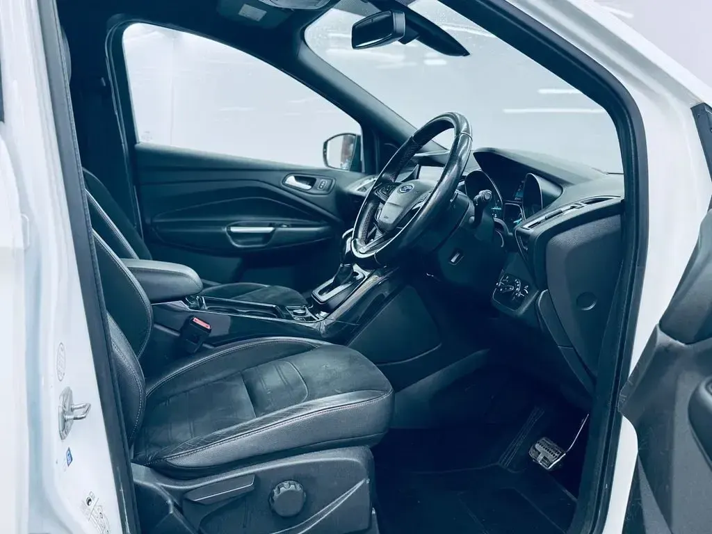 Used Ford Kuga ST-Line 120 HP (88 kW) 2018 White SUV