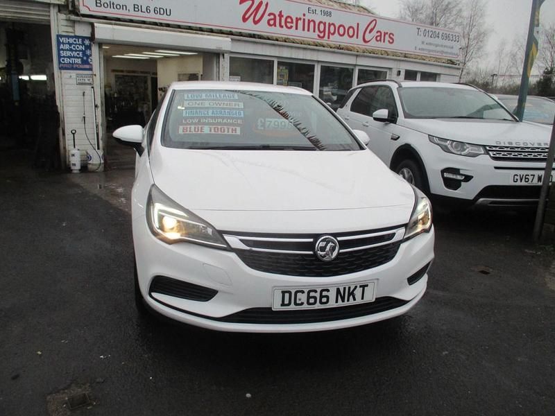 Used Vauxhall Astra 2016 White Hatchback