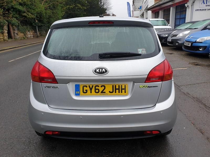 Used Kia Venga Air 90 HP (66 kW) 2012 Silver Hatchback