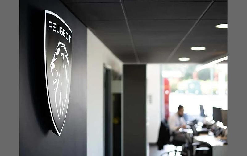 Used Peugeot 208 Allure 101 HP (74 kW) 2020 White Hatchback