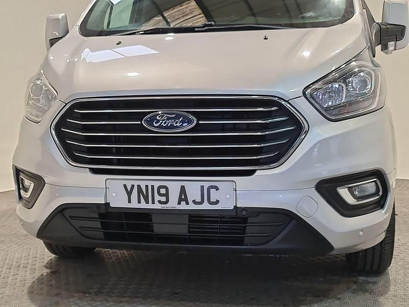 Used Ford Tourneo Custom Zetec 130 HP (95 kW) 2019 Silver Van