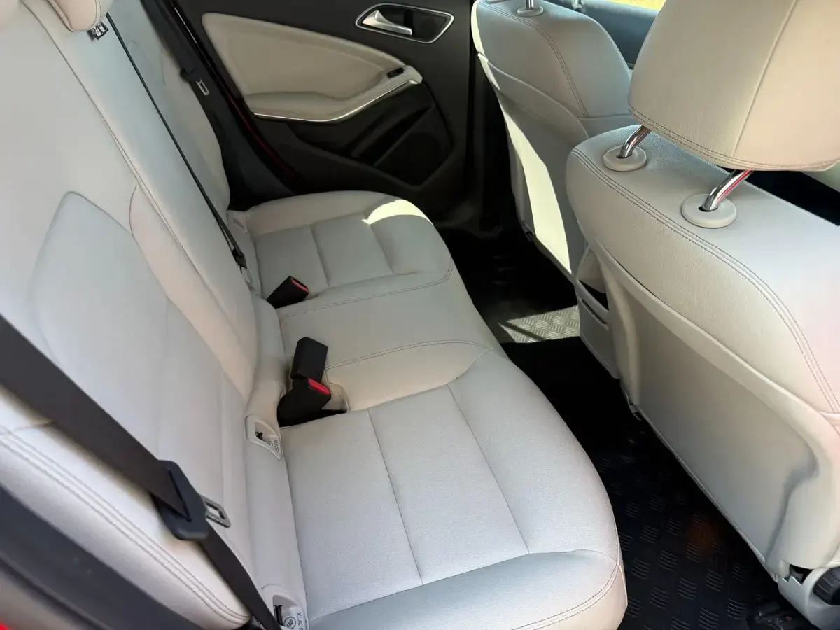 Used Mercedes A180 Sport Edition 107 HP (78 kW) 2015 Red Hatchback