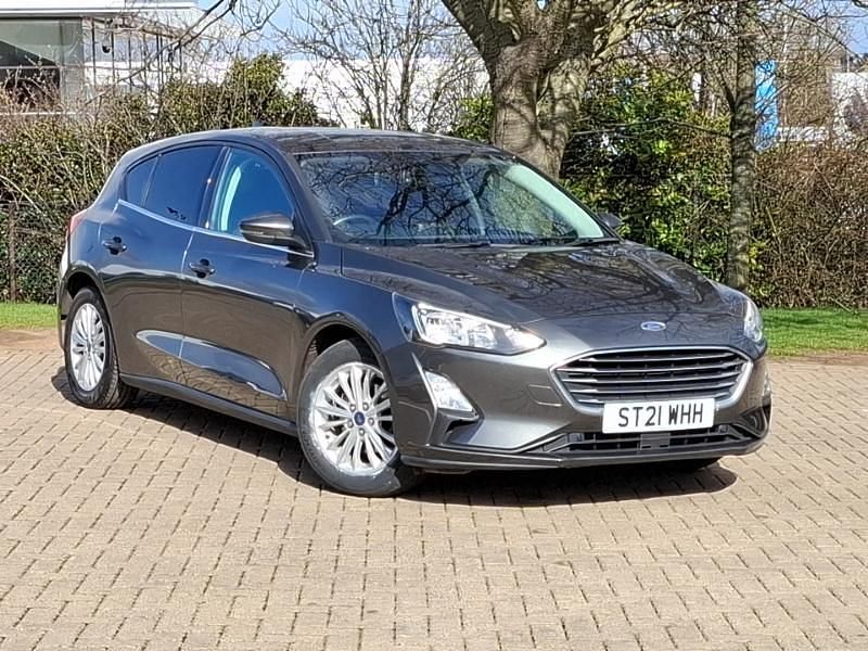 Begagnad Ford Focus Titanium 125 HK (91 kW) 2021 Grå Sportkupé