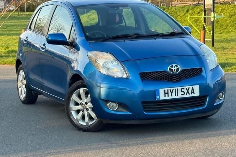 Used Toyota Yaris 101 HP (74 kW) 2011 Blue Hatchback
