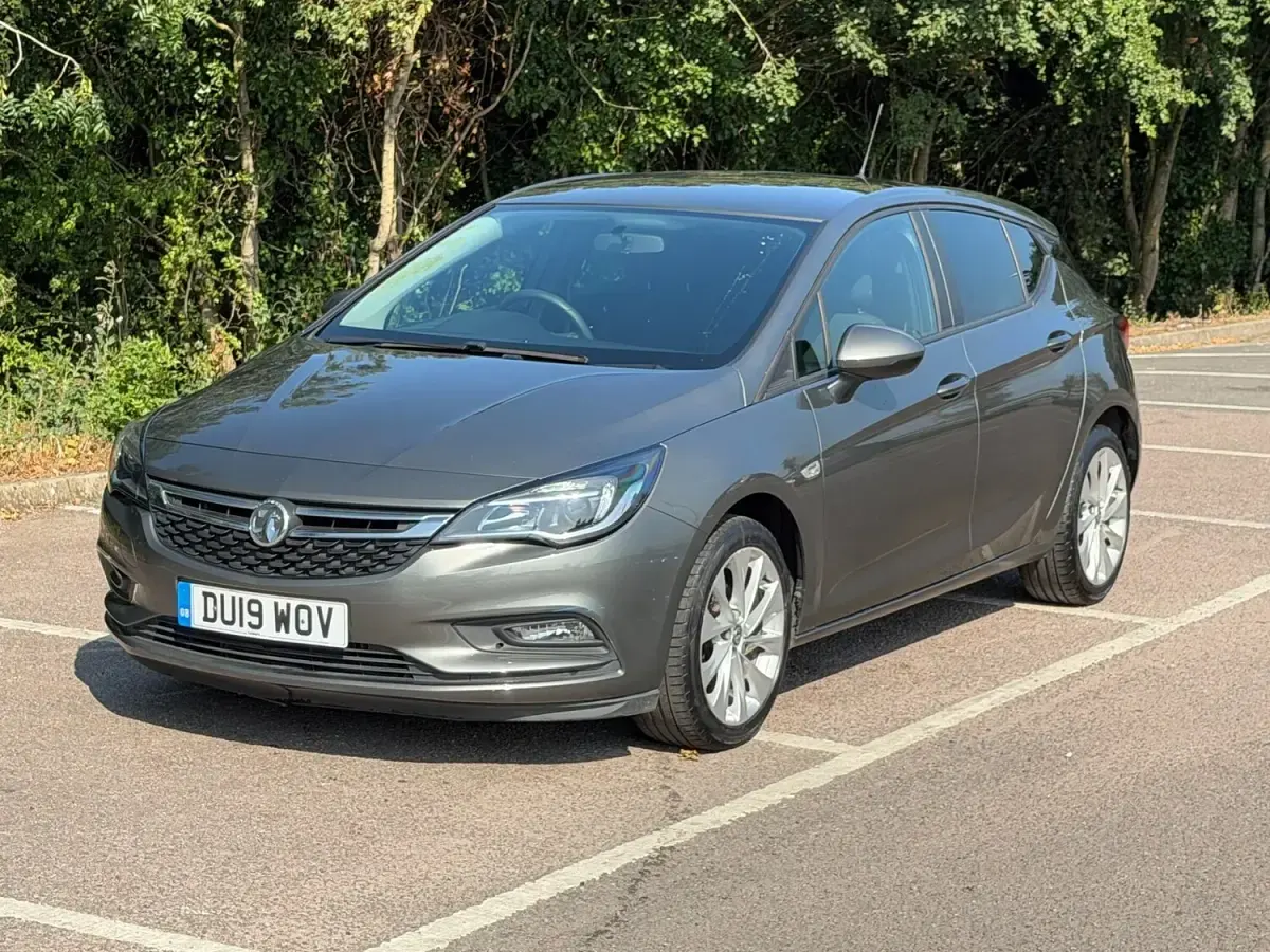 Used Vauxhall Astra Design Edition 105 HP (77 kW) 2019 Grey Hatchback