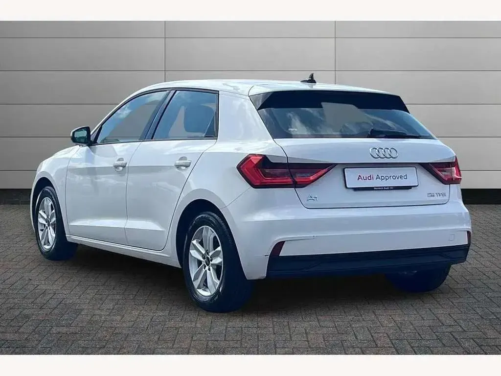 Used Audi A1 Design 95 HP (69 kW) 2023 White SUV