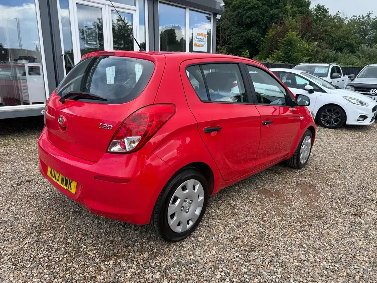 Used Hyundai i20 Classic 86 HP (63 kW) 2013 Red Hatchback
