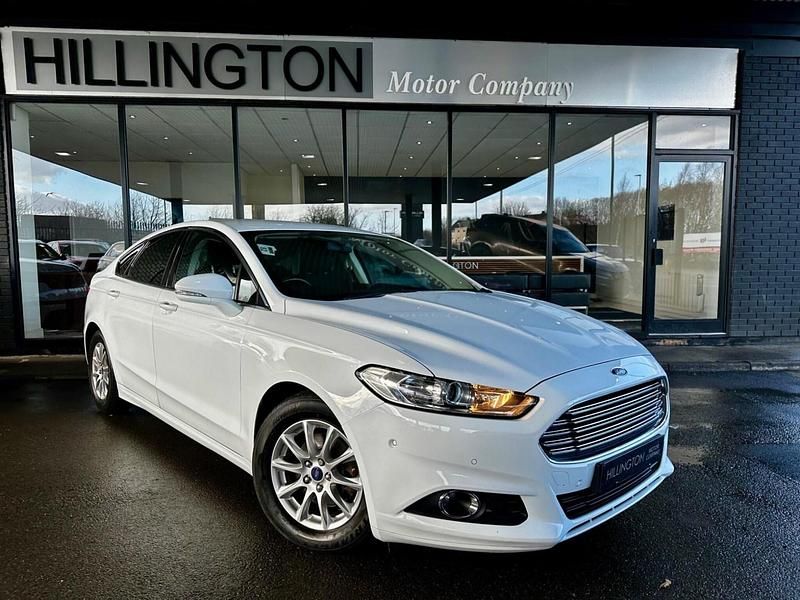 Used Ford Mondeo Zetec 150 HP (110 kW) 2016 White Hatchback