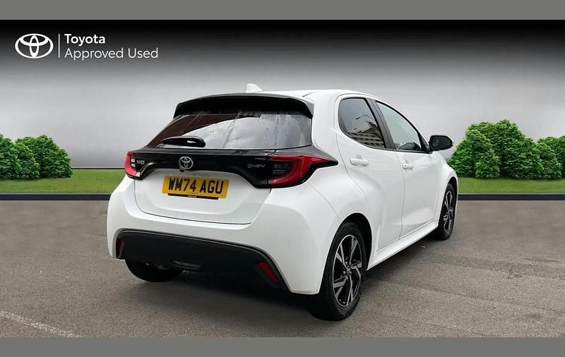 Used Toyota Yaris Hybrid Design 116 HP (85 kW) 2025 White Hatchback