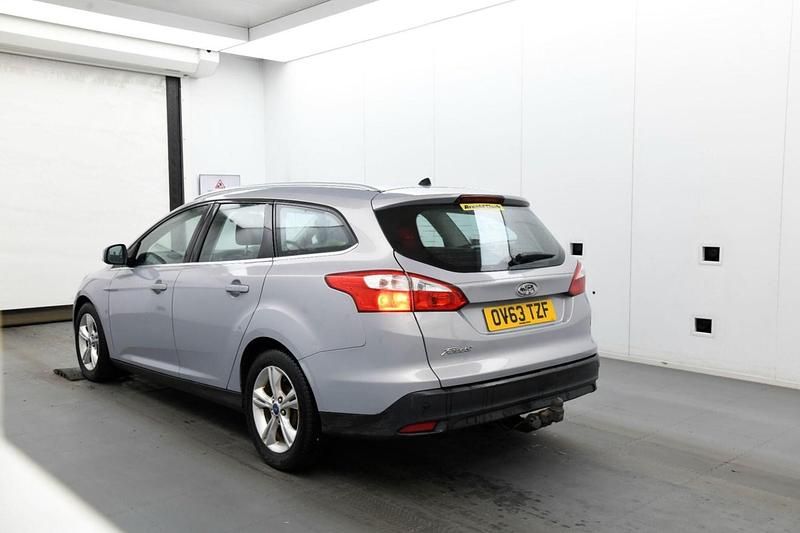 Used Ford Focus Zetec 115 HP (84 kW) 2013 Silver Estate