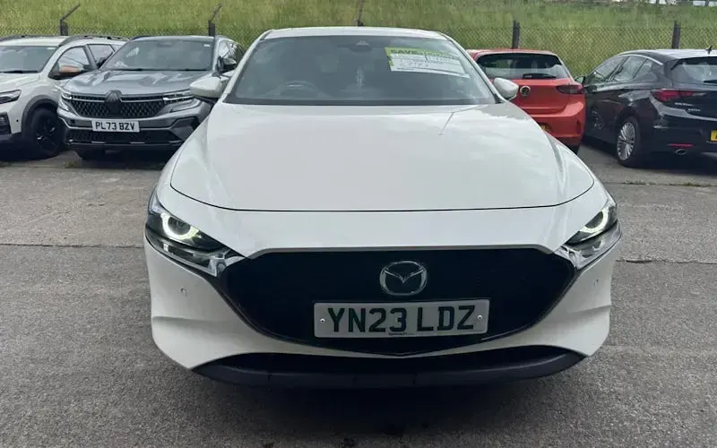 Used Mazda 3 Inclusive 186 HP (136 kW) 2022 White Hatchback