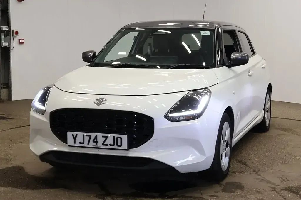 Begagnad Suzuki Swift 82 HK (60 kW) 2025 Vit Halvkombi