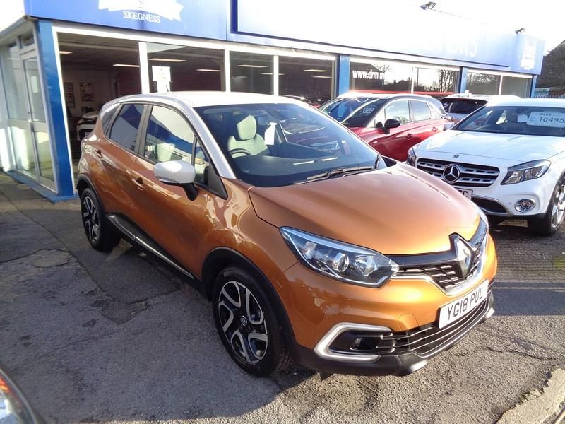Used Renault Captur Iconic 2018 Orange/cream SUV