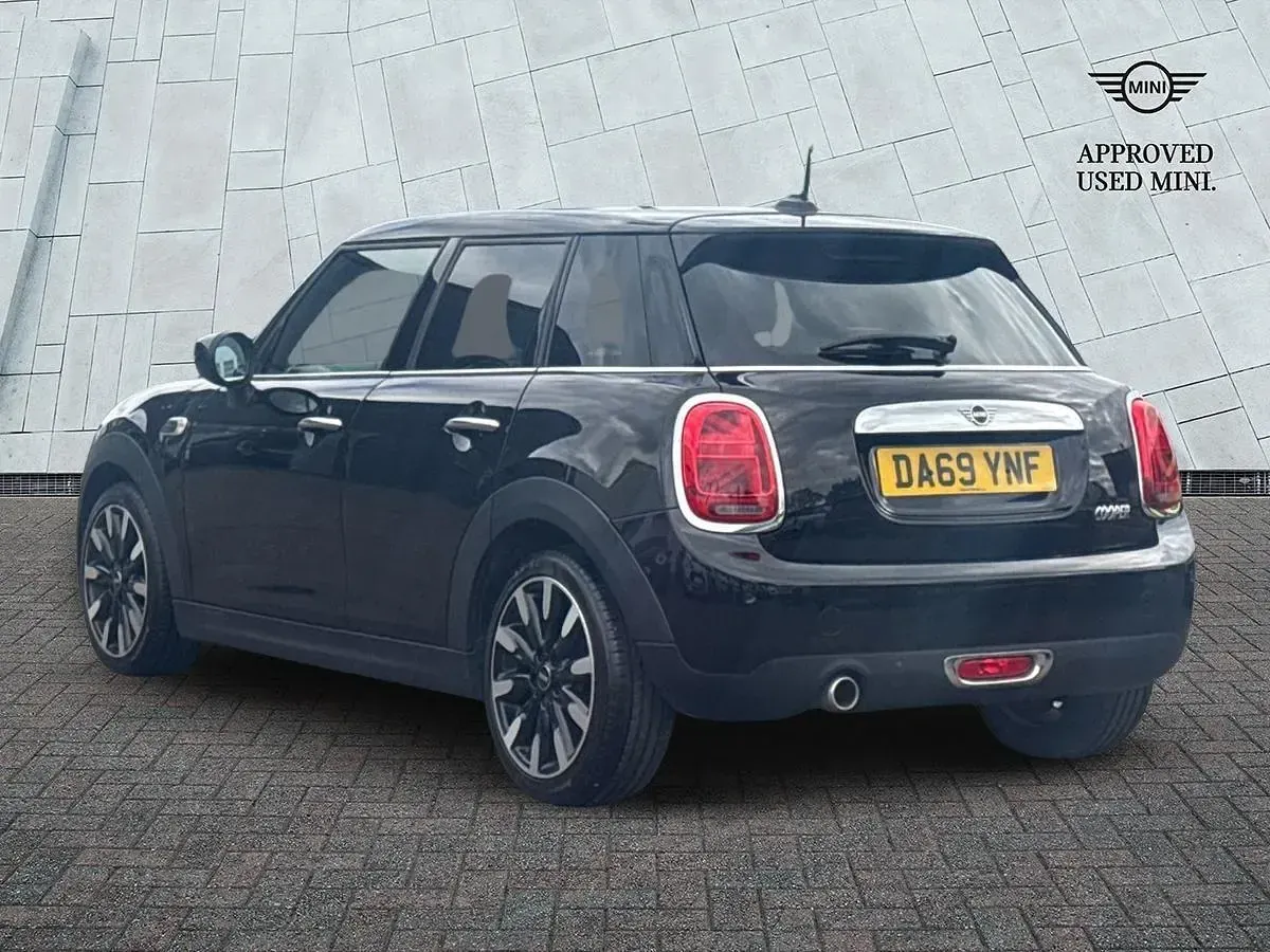 Used Mini Cooper Exclusive 134 HP (98 kW) 2019 Black Hatchback