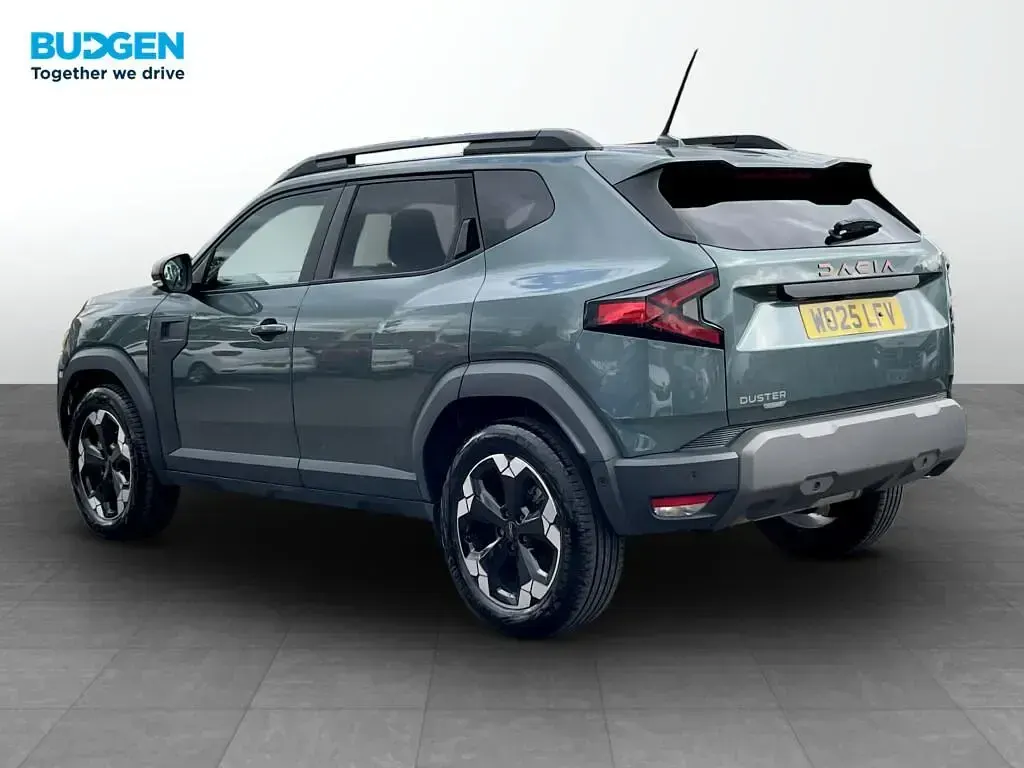 Used Dacia Duster Extreme 143 HP (105 kW) 2025 Green Hatchback