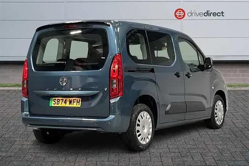 Usado Vauxhall Combo Design Edition 100 kW (136 CV) 2025 Azul Monovolumen