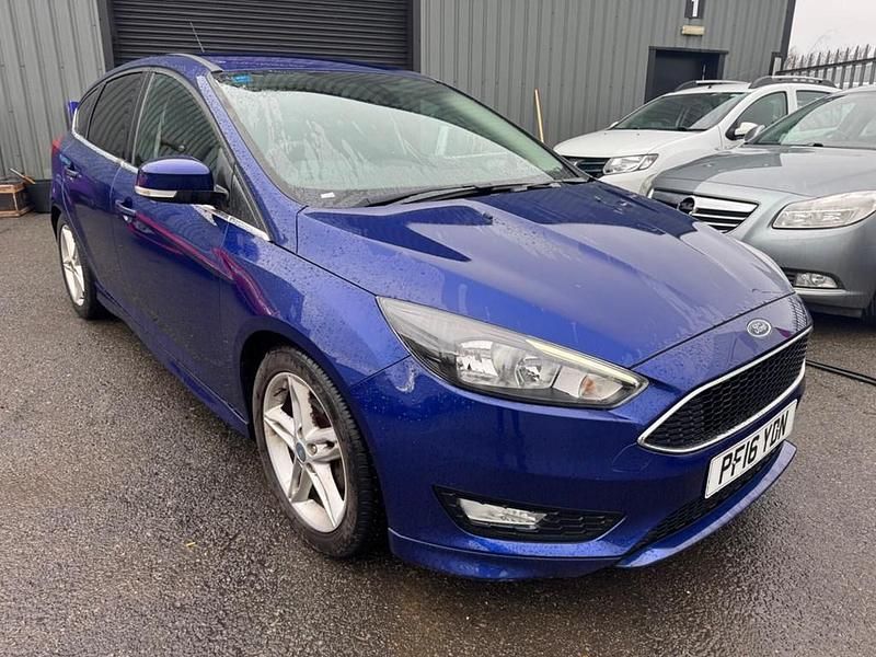 Used Ford Focus Zetec 125 HP (91 kW) 2016 Blue Hatchback