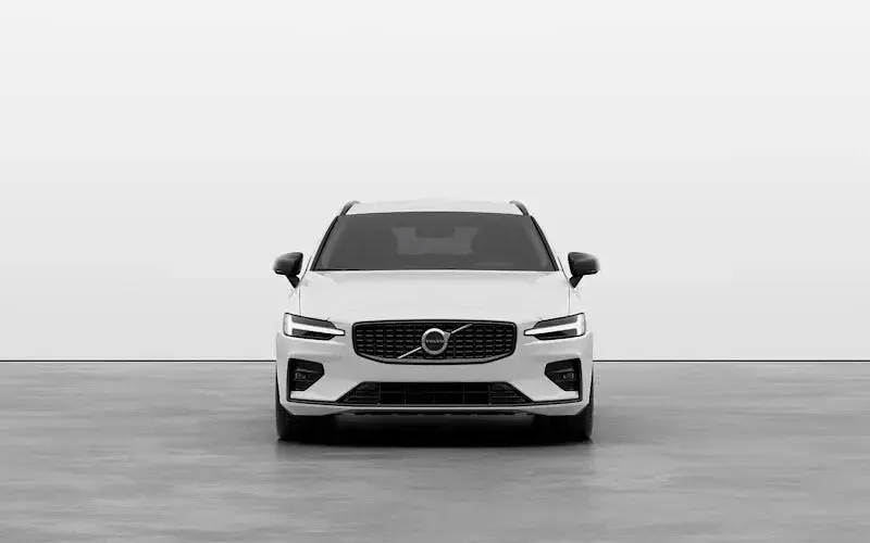 New Volvo V60 Plus 197 HP (144 kW) 2026 Ice white Estate