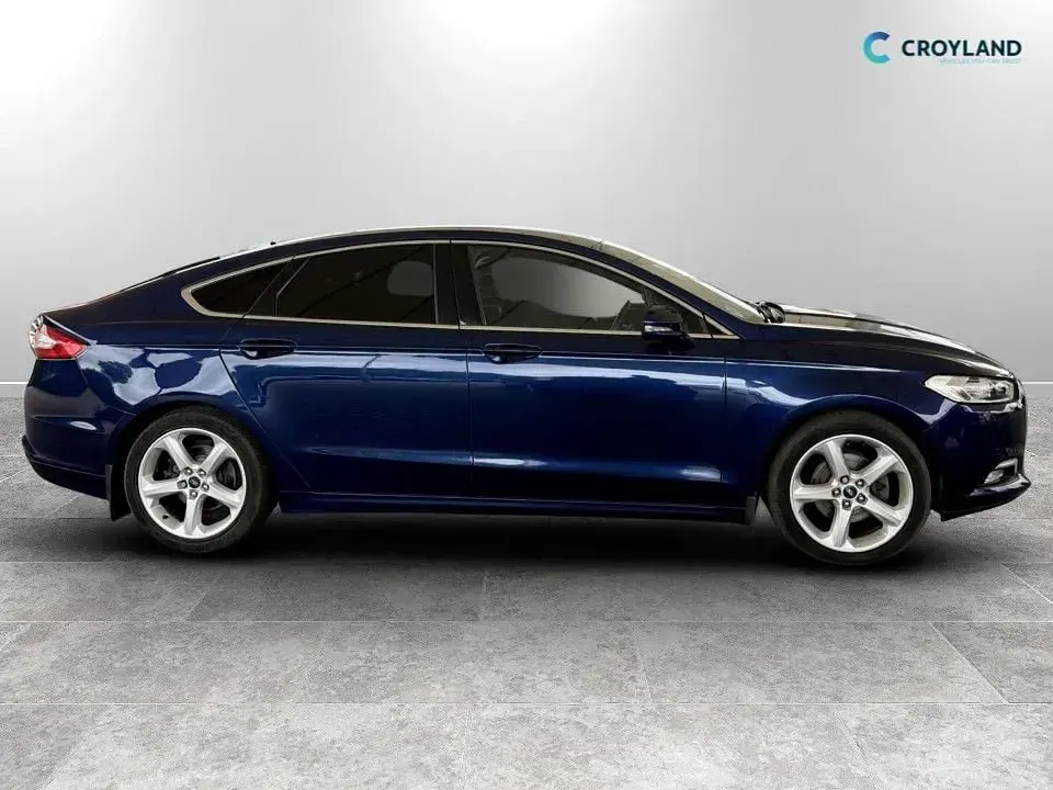 Used Ford Mondeo Titanium 160 HP (117 kW) 2017 Blue Hatchback