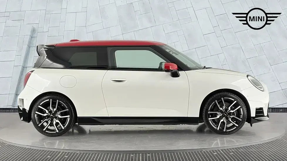 Used Mini Cooper SE Hatch 158 kW (215 HP) 2024 White Hatchback