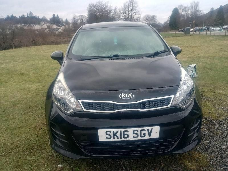 Używany Kia Rio 84 KM (61 kW) 2016 Czarny Hatchback