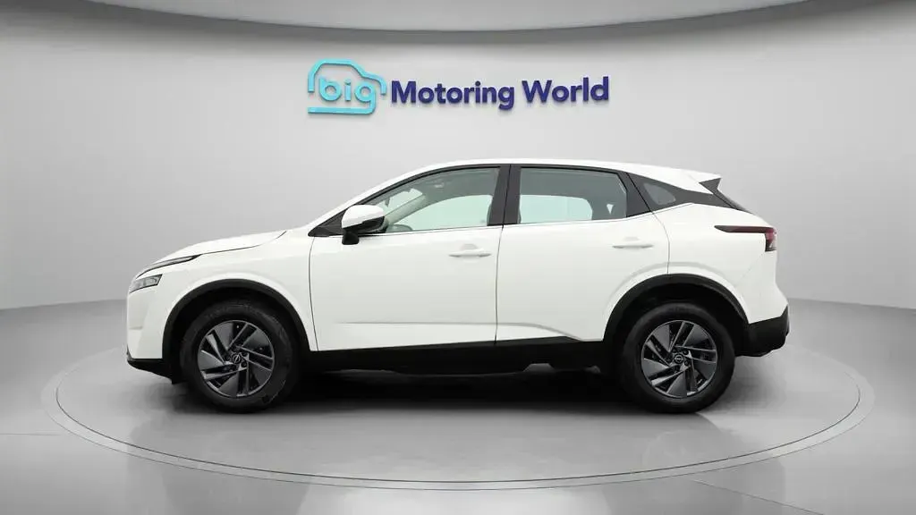 Used Nissan Qashqai Acenta Premium 140 HP (102 kW) 2023 White SUV