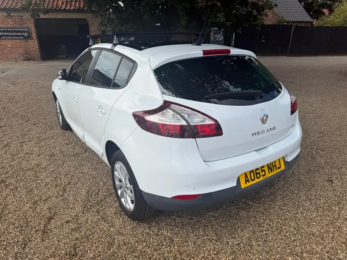 Used Renault Mégane III LIMITED 128 HP (94 kW) 2015 White Hatchback