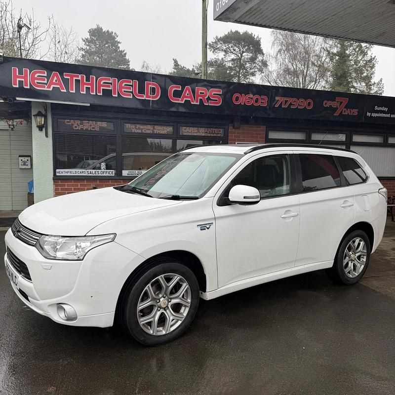 Used Mitsubishi Outlander P-HEV 2014 White Estate