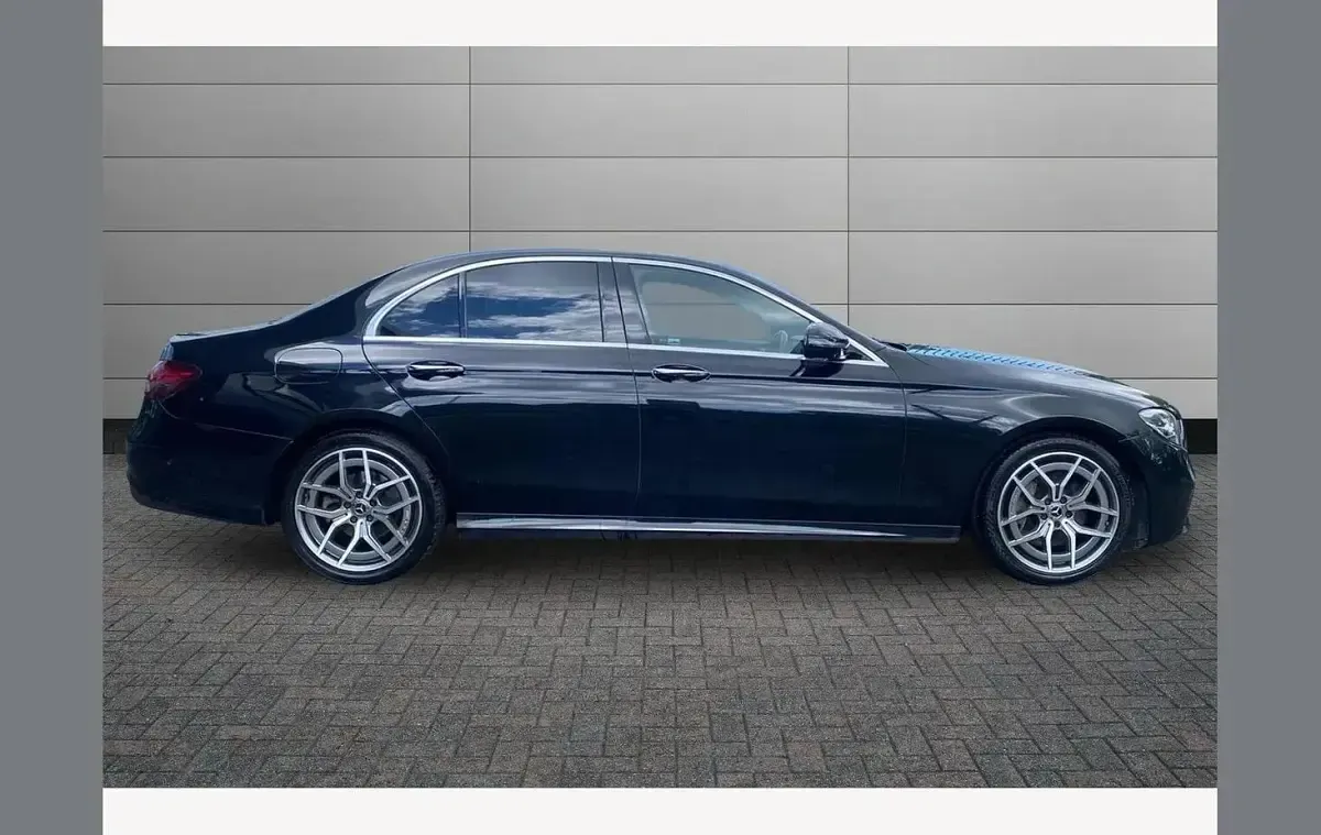 Used Mercedes E200 AMG Line Premium 196 HP (144 kW) 2023 Black Sedan