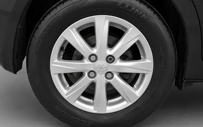 Used Toyota Yaris 101 HP (74 kW) 2013 Black Hatchback