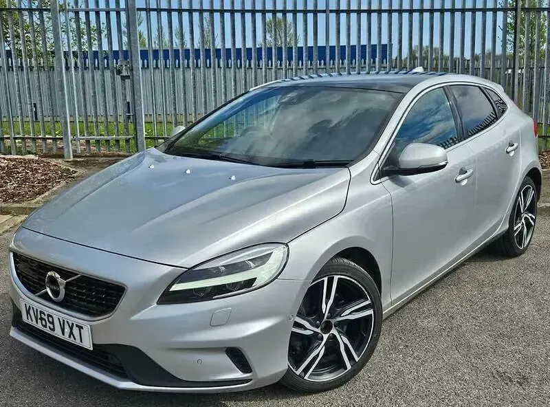 Used Volvo V40 R-Design 120 HP (88 kW) 2019 Silver Hatchback