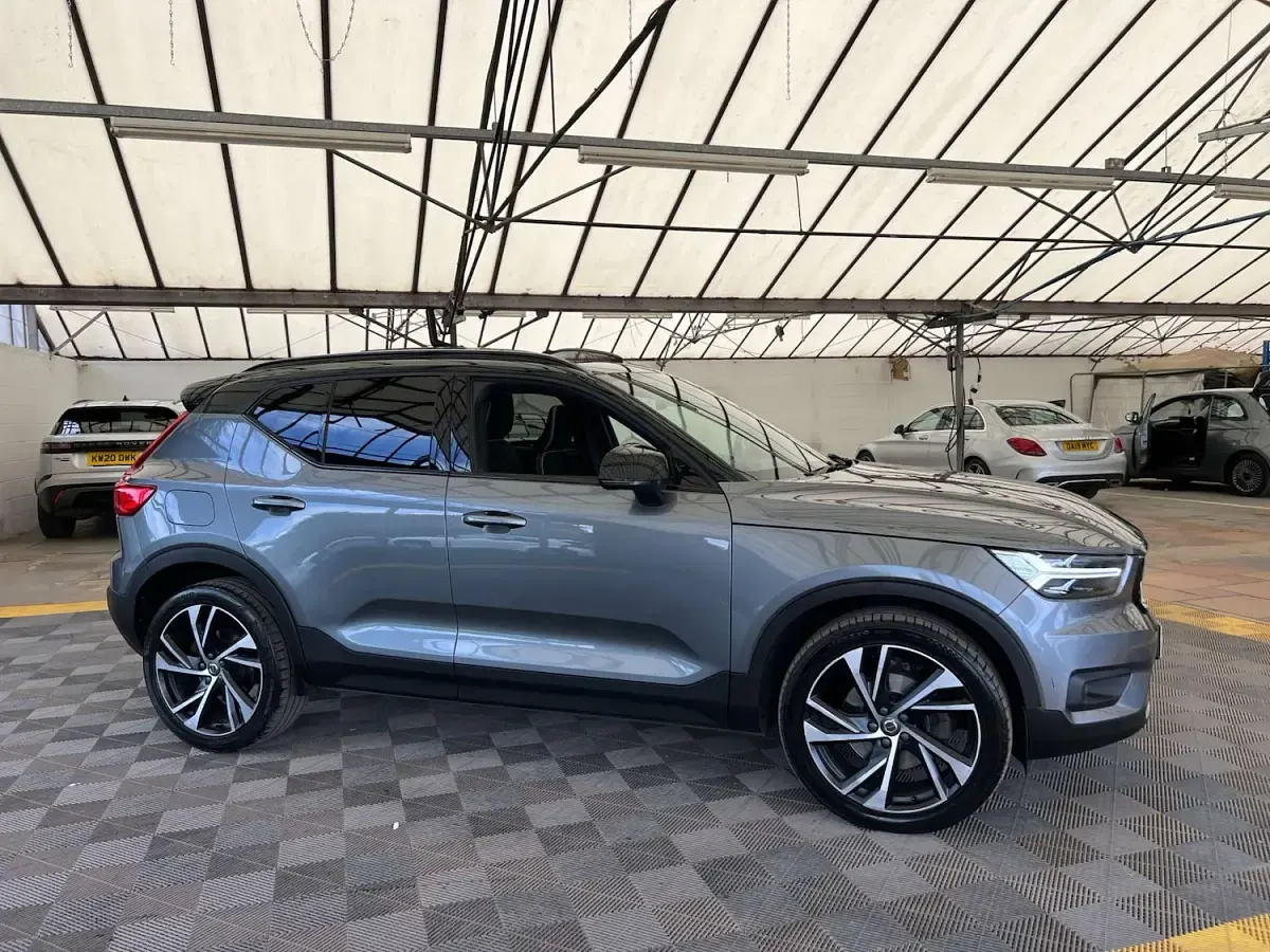 Used Volvo XC40 R-Design Pro 187 HP (137 kW) 2019 Osmium grey SUV