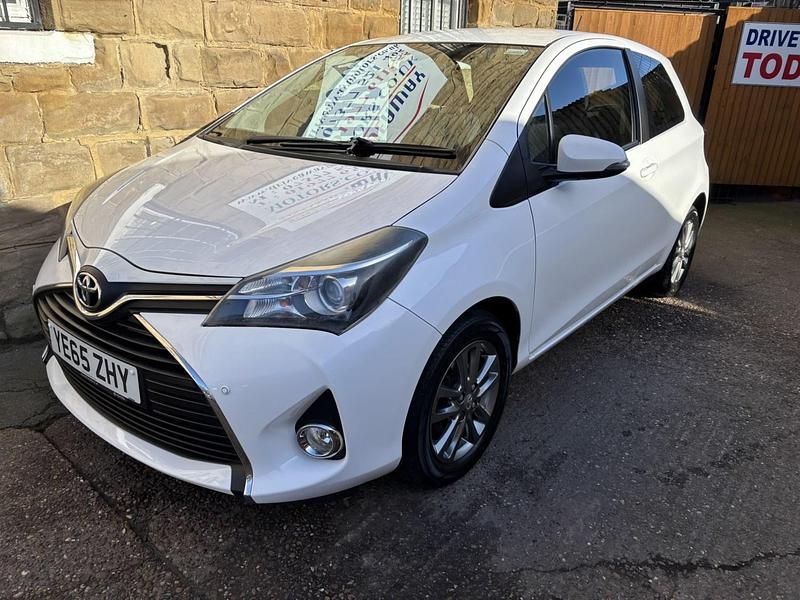 Used Toyota Yaris 2015 White Hatchback