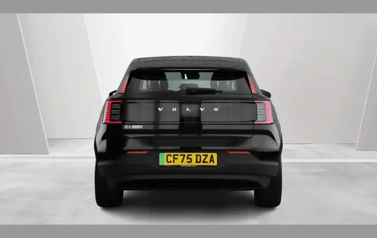Nouă Volvo EX30 Plus 196 kW (267 CP) 2025 Negru SUV