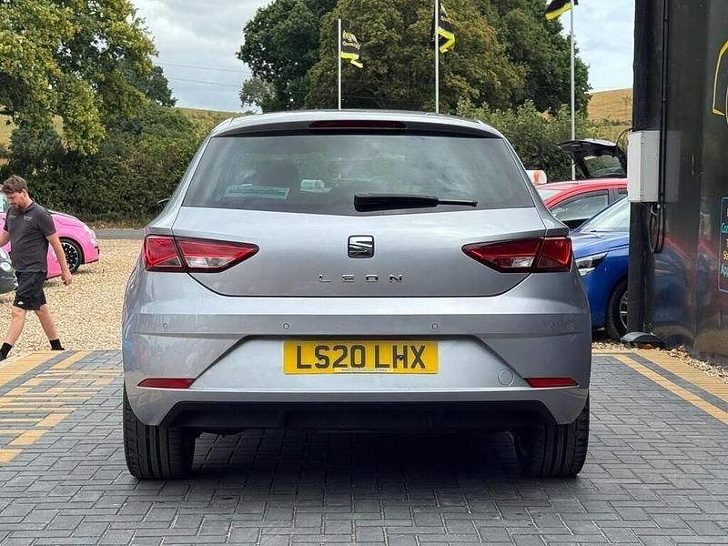 Begagnad Seat Leon SE Dynamic 115 HK (84 kW) 2020 Silver Halvkombi