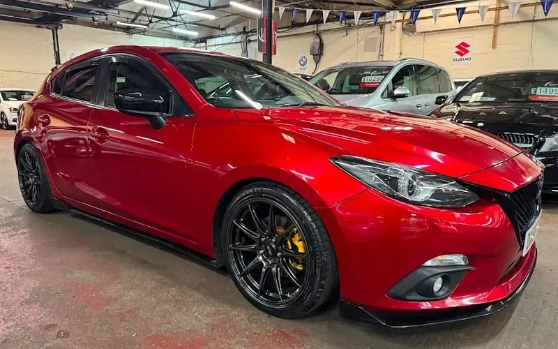 Used Mazda 3 Inclusive 120 HP (88 kW) 2016 Red Hatchback