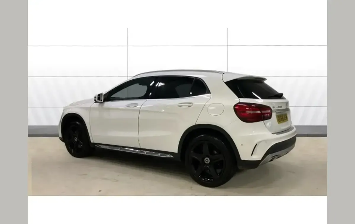 Used Mercedes GLA250 AMG Line Premium Plus 211 HP (155 kW) 2018 White SUV