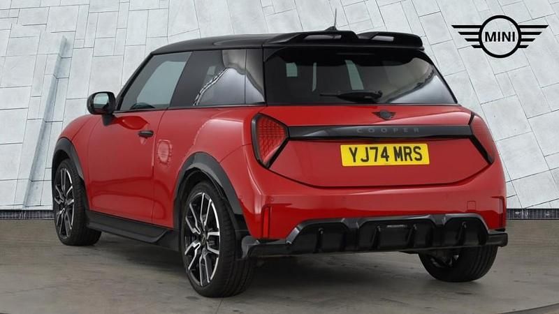 Usado Mini Cooper Hatch 113 kW (154 CV) 2025 Rojo Utilitario