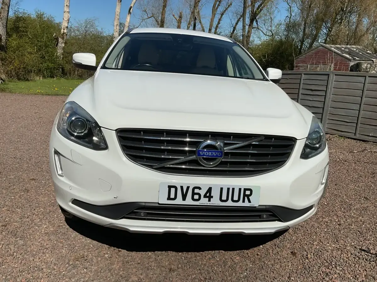 Usado Volvo XC60 SE Lux 181 HP (133 kW) 2014 Branco SUV