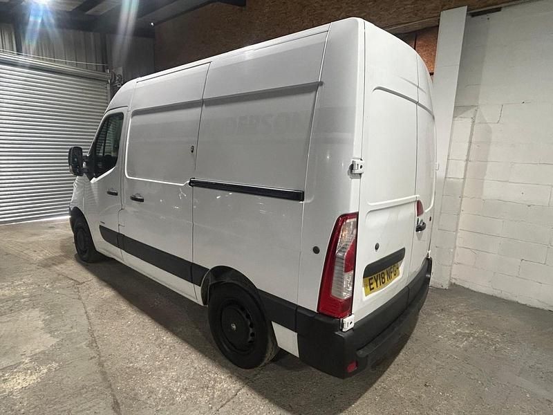 Used Vauxhall Movano 145 HP (106 kW) 2018 White MPV