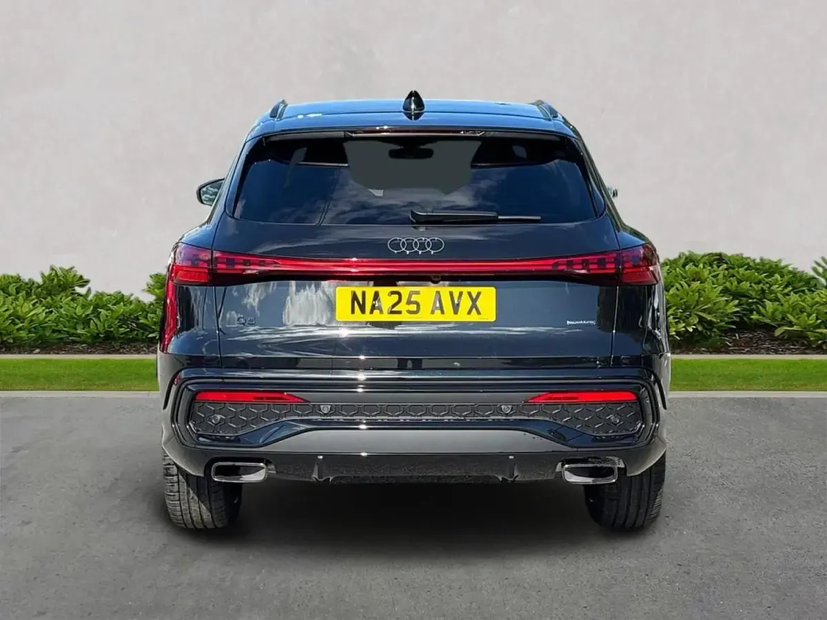 Begagnad Audi Q5 Advanced 268 HK (197 kW) 2025 Svart SUV