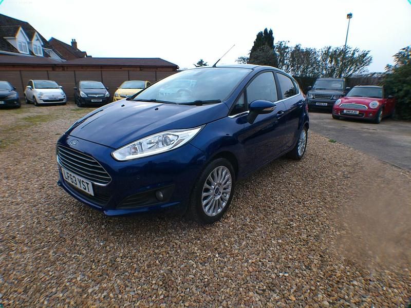 Used Ford Fiesta Titanium 105 HP (77 kW) 2013 Blue Hatchback